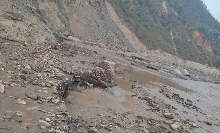 वर्षापछि बिपी राजमार्ग अवरुद्ध